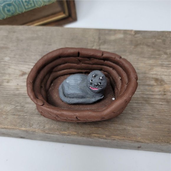 Gray Kitty Cat in Basket Figurine - Picture 8 of 10